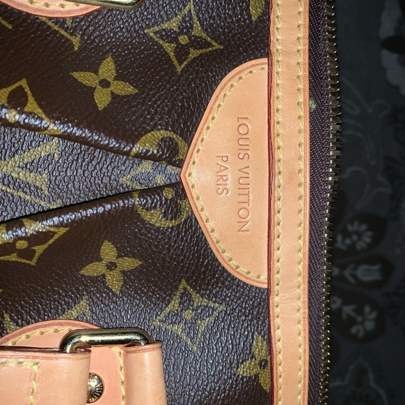 Louis Vuitton Brown Tote Bag with Iconic Monogram Pattern - Picture 2 of 15